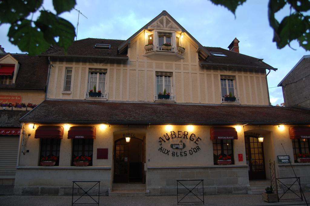 Aux Bles D'Or Hotel Pierrefonds Exterior photo